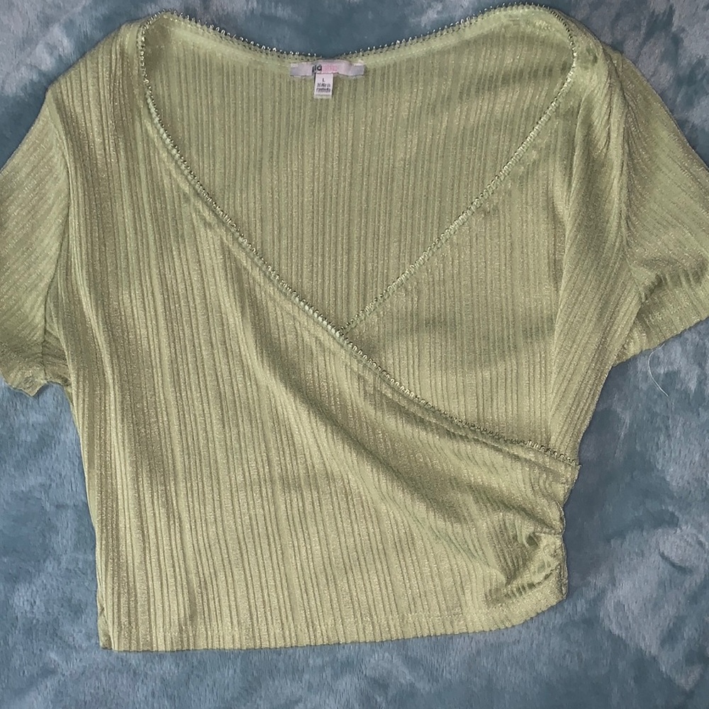Light green crop top Size L